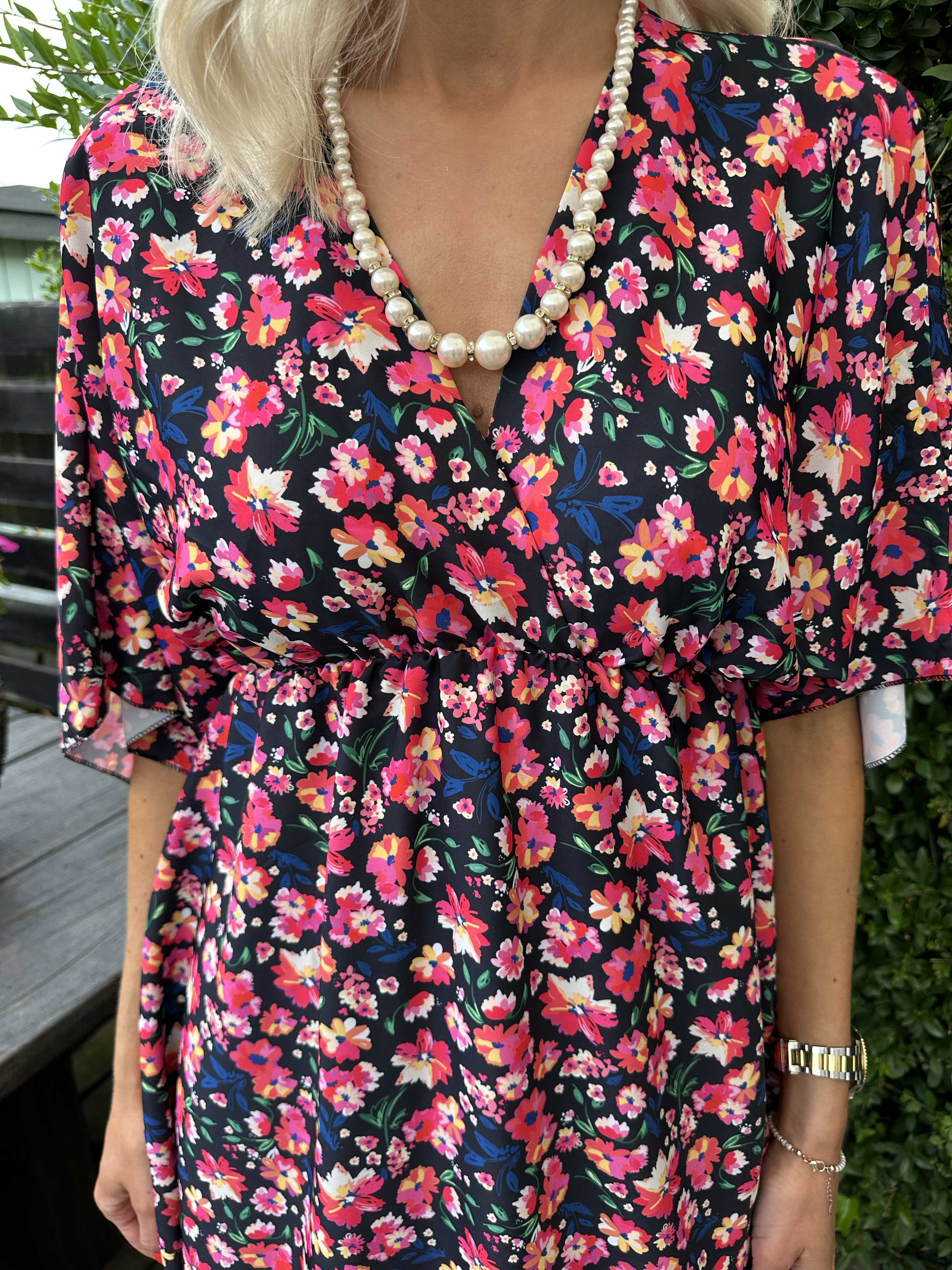 Giada - Kort kjole med blomsterprint